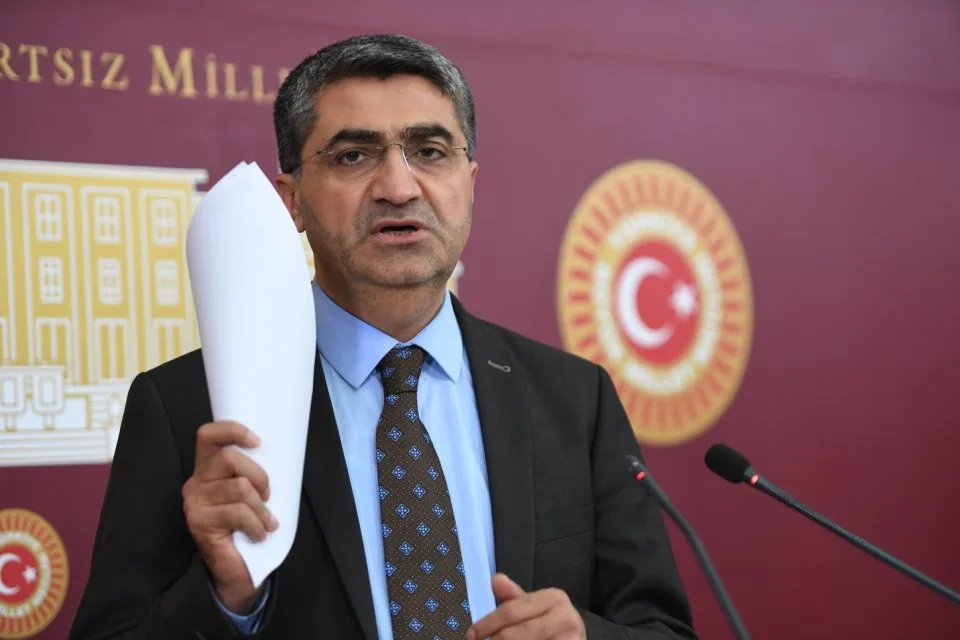 Ekmen:  “İsrail ile ticareti bugüne kadar neden kesmediniz,  Güney Afrika’ya neden destek olmadınız?  Türk savcılarına soruşturma izni verin”