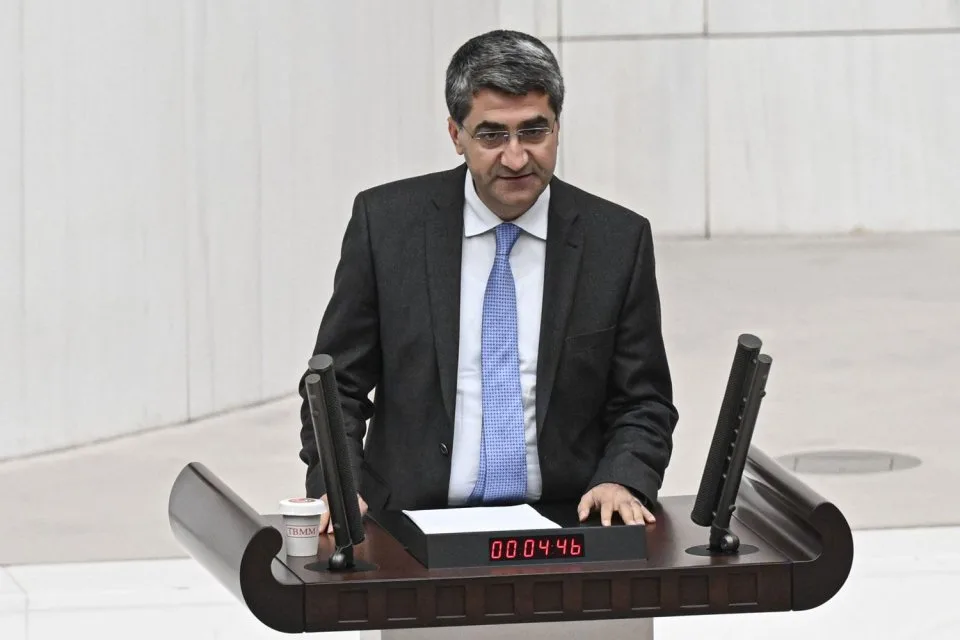 Ekmen’den Adalet Bakanı Tunç’a: “Savaş suçlularının Türkiye’de yargılanması için gerekli izinleri verin”