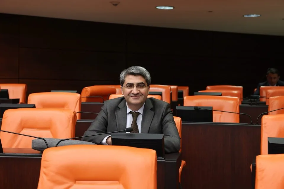 Mersin Milletvekili Ekmen, açılışı yılan hikayesine dönen Çukurova Havalimanını Meclis Gündemine taşıdı