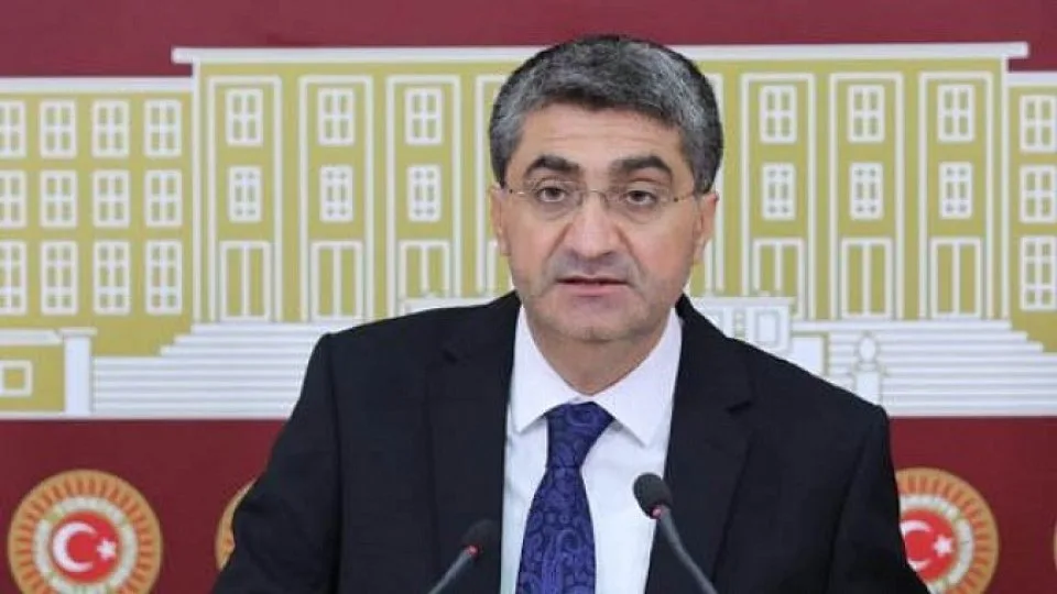EKMEN: AKDENİZ SAHİL YOLU TÜNELLERİNİN TAMAMLANMA ORANI MERSİNE YAPILAN HAKSIZLIĞIN İSPATIDIR