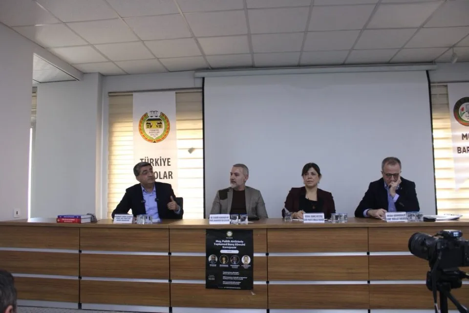 Muş Barosu tarafından düzenlenen “Muş, Politik Aktörlerle Toplumsal Barış Sürecini Konuşuyor” paneline konuşmacı olarak katıldım.