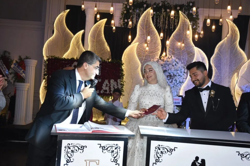 Batman İl Başkanımız Şehmus Yılmaz’ın sevgili kızı Hamdiye ile Yaşar’ın düğününe katıldık