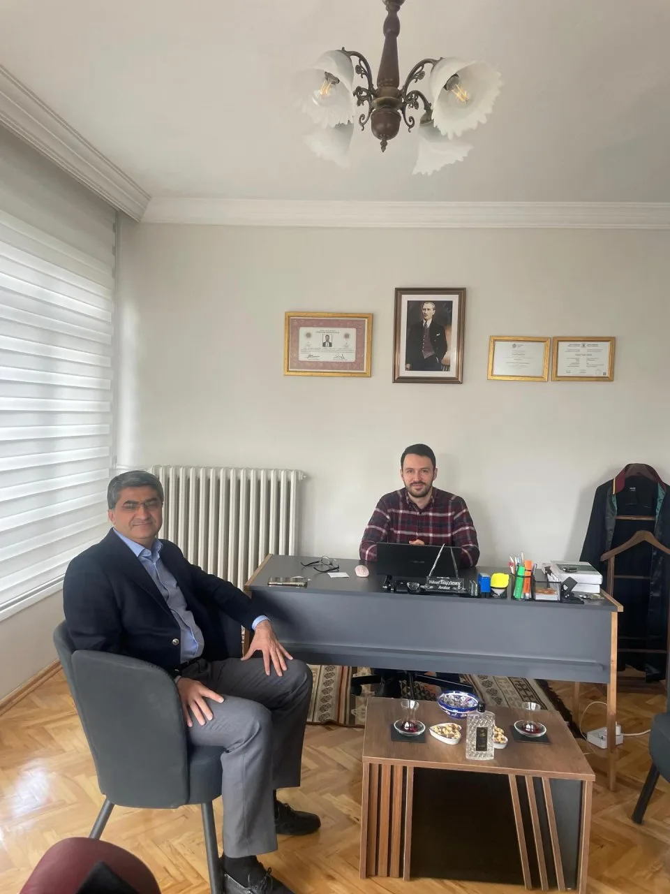 Abdulmüttalip Özbek‘in başarılı evladı Yüksel Özbek‘i avukatlık ofisine ziyaret ettim