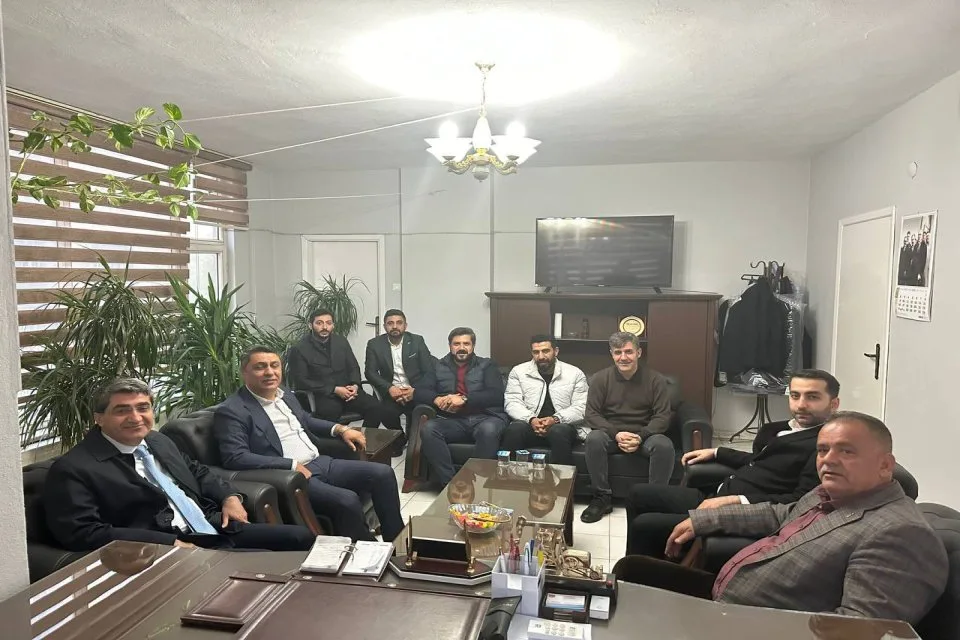 Batman il başkanımız Sehmus Yılmaz ve heyeti ile birlikte; Batman Şoförler ve Otomobilciler Odası Başkanı Cemil Turan’ı ziyaret ettik.
