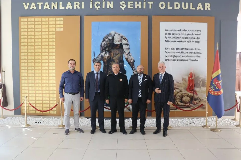 Mersin İl Jandarma Komutanı  Tuğgeneral Ercan Atasoy’u makamında ziyaret ettik.