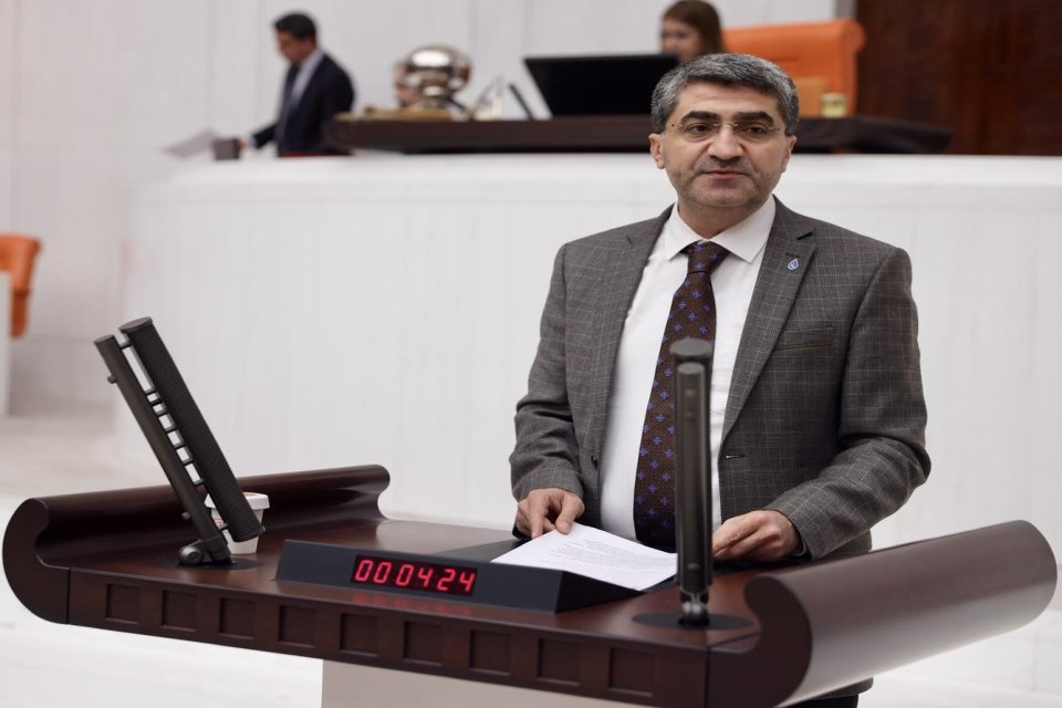 Bakan Tekin’den Ekmen’in Yaşayan Diller ve Lehçeler konulu önergesine kısmi cevap 