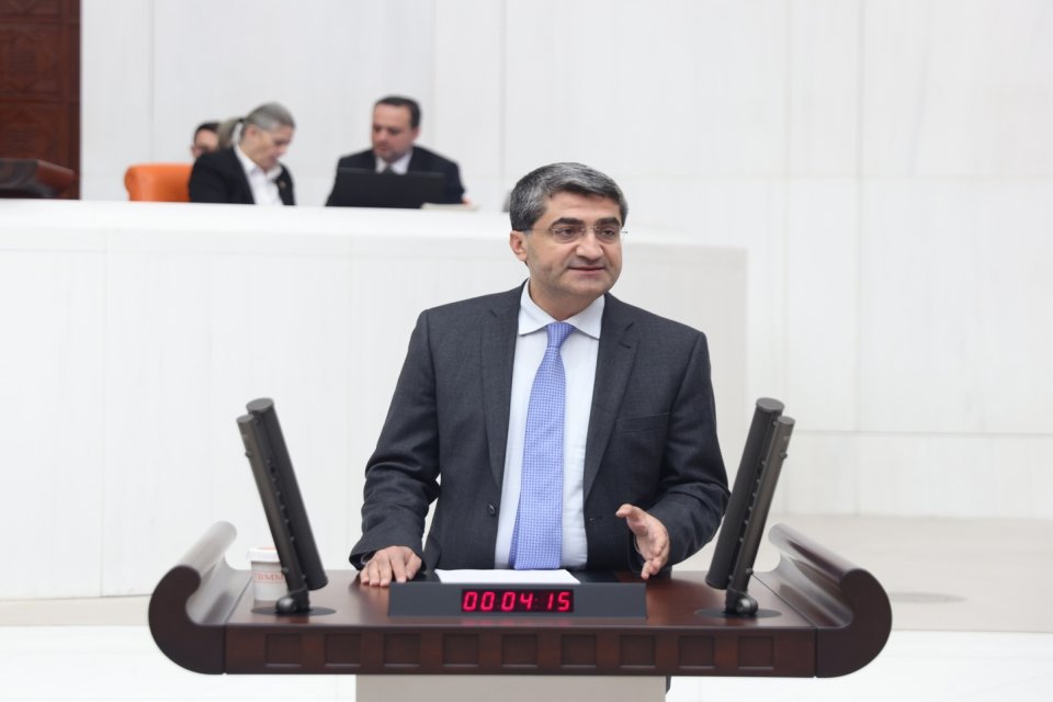 DEVA Partili Ekmen: “Gelin iktidara da muhalefete de sarı kartı gösterelim”