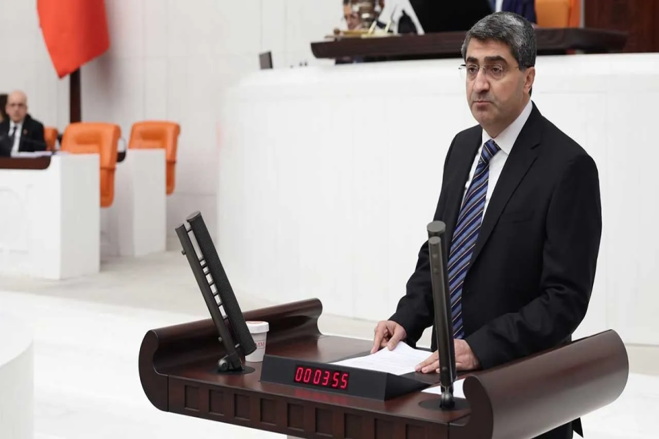 DEVA Partili Ekmen: “KKM, Türkiye’de tarihin en büyük servet transferine yol açmıştır”