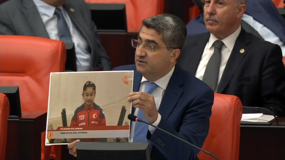 Ekmen’den 23 Nisan’da soykırım ve bahis reklamı tepkisi