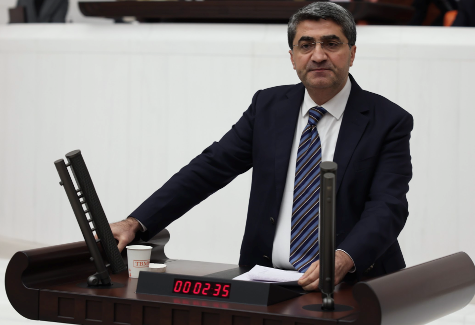 EKMEN’DEN ZAHİDE YETİŞ TEPKİSİ; KOMİSYON YETİŞ’TEN NE ÖĞRENECEK!