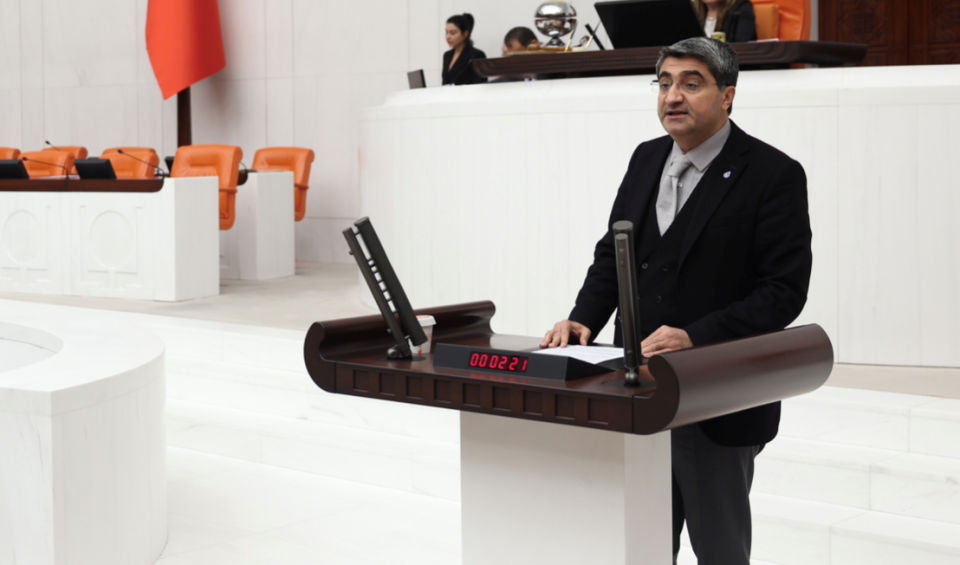 EKMEN: GÖZALTILAR KAYYIM ATAMAYA YÖNELİK İSE BU ANLAYIŞ DEMOKRASİYE DE GELİŞMELERE DE ZARAR VERİR!