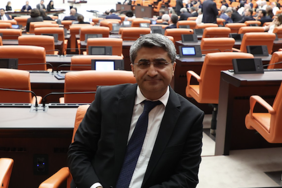 EKMEN: HAZİNE MALİYE BAKANI MEHMET ŞİMŞEK’E DEFTERDARLIK SINAVINDAKİ ADALETSİZLİĞİ  SORDU!