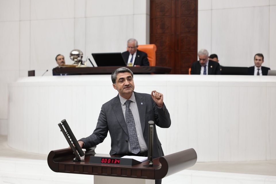 EKMEN: Spor alanındaki başarısızlığın muhasebesi yapılmalı