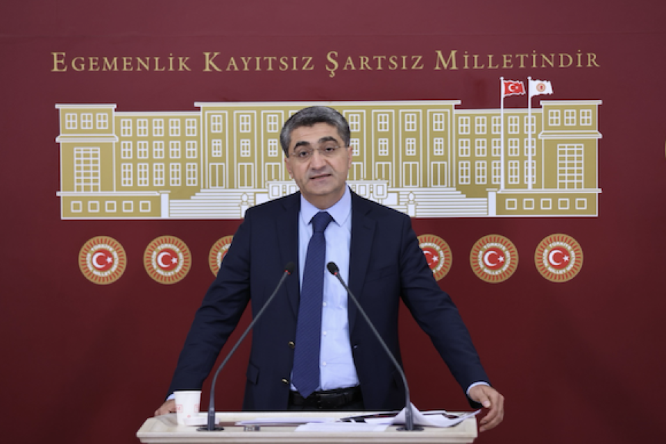 EKMEN: ULAŞTIRMA BAKANI URALOĞLU’NA SORDU: TARIM İŞÇİLERİNİN GÜVENLİ YOLCULUK YAPMALARI İÇİN NELER YAPILDI?