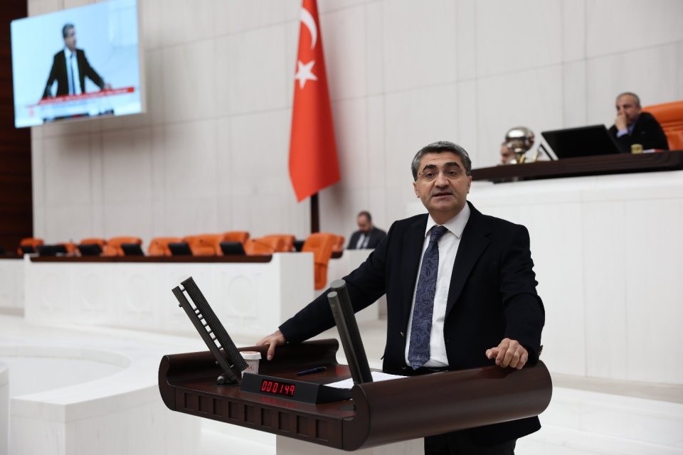 EKMEN: Vatandaşın en büyük ihtiyacı, kamu düzeni içerisinde hukuk güvenliğidir 