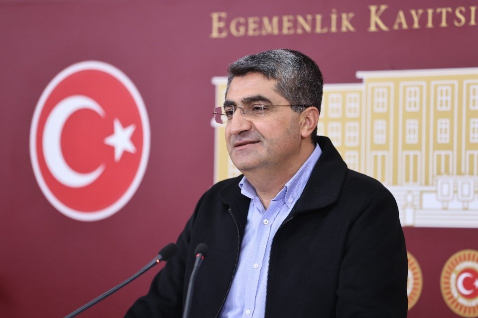 MERSİN’DEKİ FIRTINAYI MECLİSE TAŞIYAN EKMEN: ÇİFTÇİ SİGORTA DESTEĞİ BEKLİYOR
