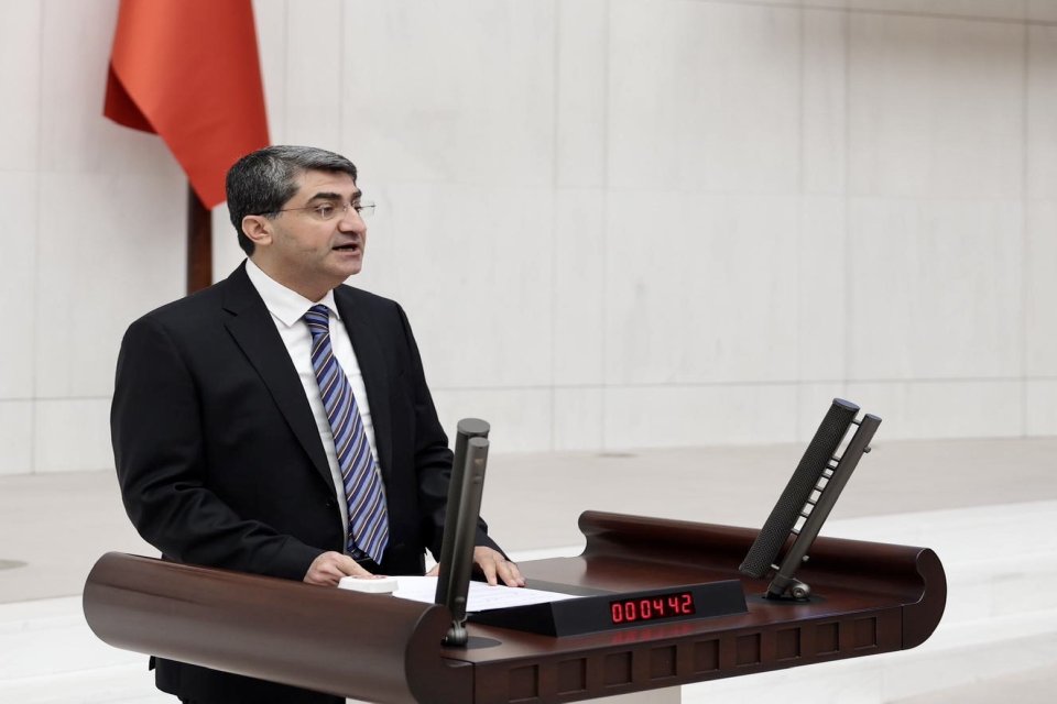 Seçim çalışmalarına devam eden Ekmen, Mersin’de kentin sorunlarına dikkat çekti