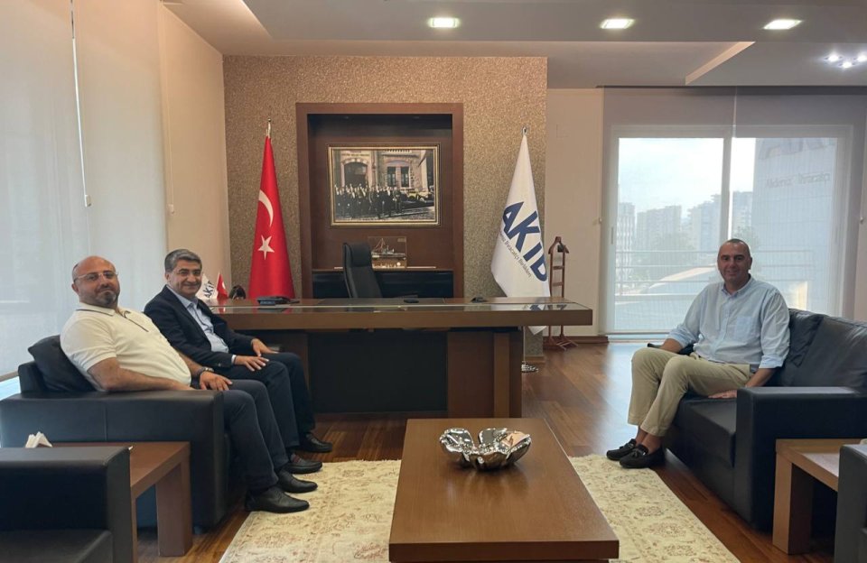 Akdeniz İhracatçı Birlikleri Başkanı Ferhat Gürüz’ü makamında ziyaret ettik.