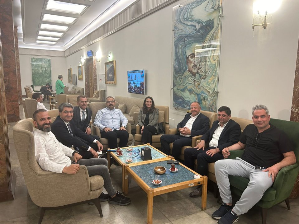 Bugün Mecliste, Siirt İl Başkanımız Umut Dayanan, Adıyaman Çelikhan Belediye Başkanımız Mahmut Şahin, Mercan tv ve Mersin Haberci gazetesi sahibi İbrahim Aslan, Mercan tv Ankara temsilcisi Mustafa Aloğlu ve Muş Sarıpınar belediye başkanımız Maşuk Ataş’ı a