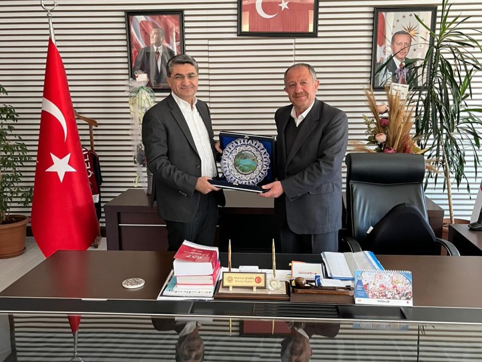 Çelikhan Belediye Başkanı Sayın Mahmut Şahin’i makamında ziyaret ettik. 