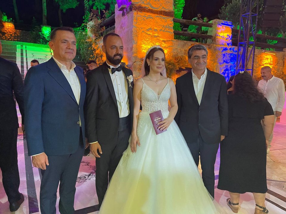 Emire ve Demir ailesinin çocukları Özgür & Sinem’in Düğün töreninde  nikah şahidi olarak bulunduk.
