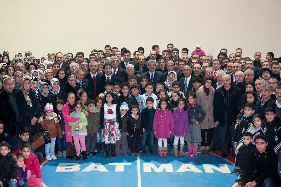 Bir günde altı oklu rozetleri çıkarıp ampulleri yakalarına taktılar