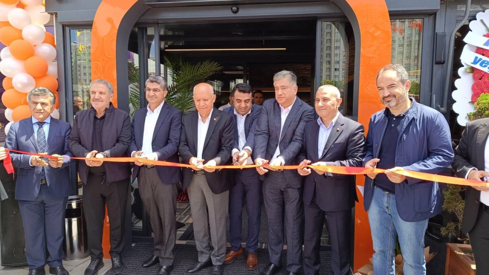 Hemşehrimiz dostumuz Cesim Korkmaz'ın sahibi olduğu Adana Eyvan Kebap İşletmesinin Ankara Şubesi açılışına katıldık.