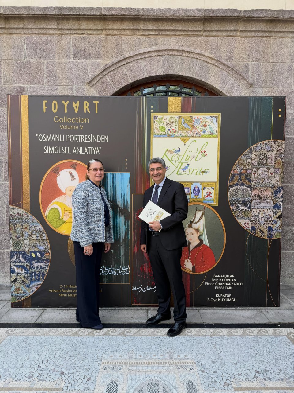 Kıymetli Oya Kuyumcu’nun küratörlüğünü yaptığı “Osmanlı Portresinden Simgesel Anlatıya” isimli FOYART Collection Volume V sergisini ziyaret ettik.