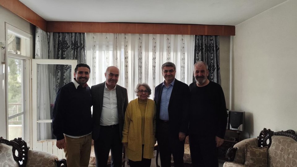Zülküf ve Mine Karakoç ailesini ziyaret ederek samimi bir sohbet gerçekleştirdik.  